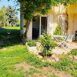  Appartement Joli D'entressen Dans Mas En Campagne Avec Piscine Jeux D'extérieurs Pour Enfants Terrain De Pétanque France